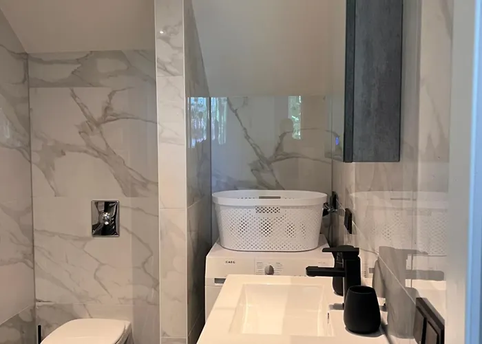 One Magnific 3 Floors Authentic Dutch House With Terrace And One 2 Bedrooms Deluxe Modern 马斯特里赫特