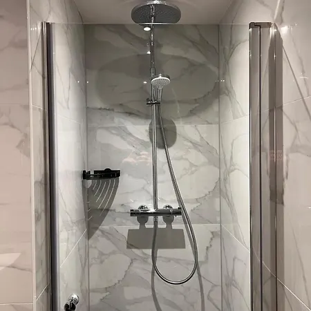 Апартаменты Magnific 3 Floors Authentic Dutch House With Terrace *