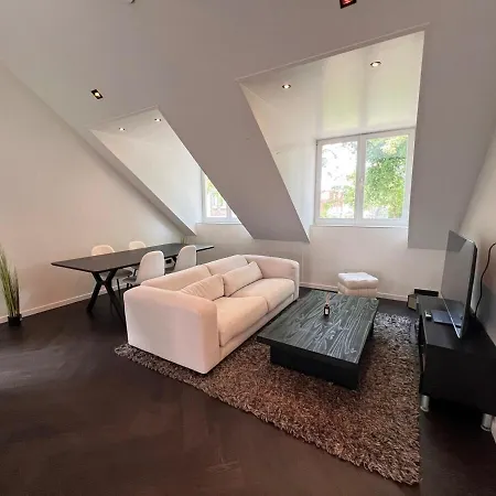 Апартаменты Magnific 3 Floors Authentic Dutch House With Terrace