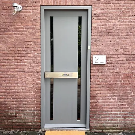 Magnific 3 Floors Authentic Dutch House With Terrace Апартаменты *